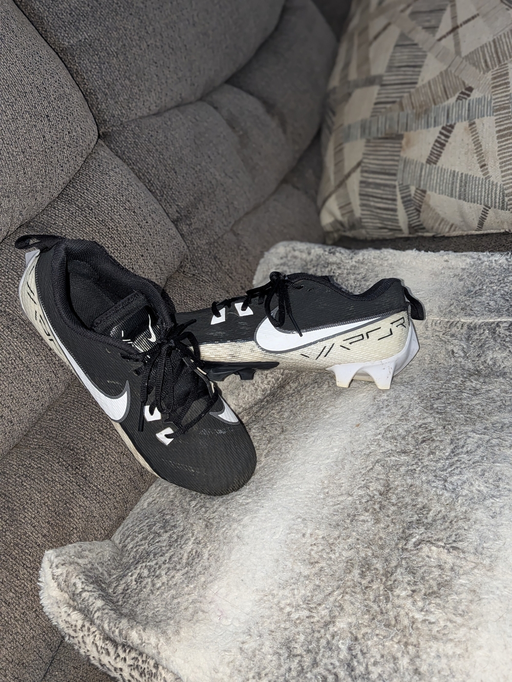Nike Vapor Men’s Black and White Baseball/Soccer Cleats